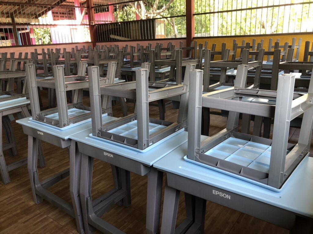 โต๊ะนักเรียน